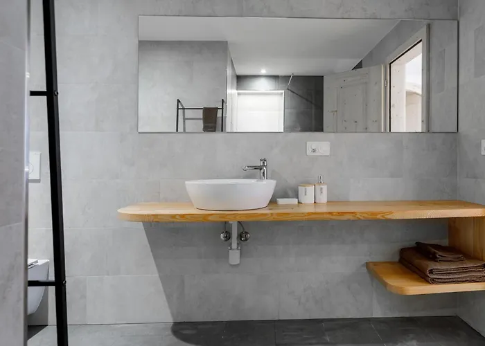 Al Crott Szálloda *